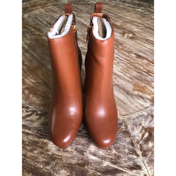 Vince Camuto Gripaula Bootie Heeled Cognac NEW 6.5 US - Picture 3 of 9